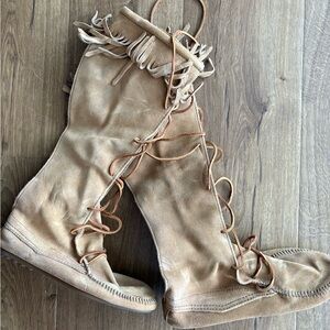 Brand New Minnetonka Lace-up Boots